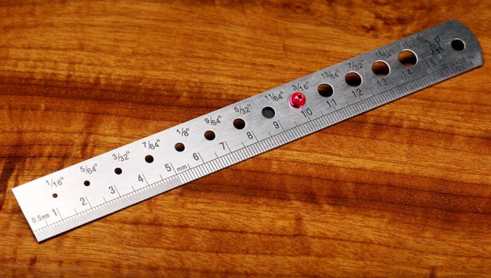 Материал для вязания мушек Hareline Dubbin Spirit River Bead Sizer and Measuring Ruler